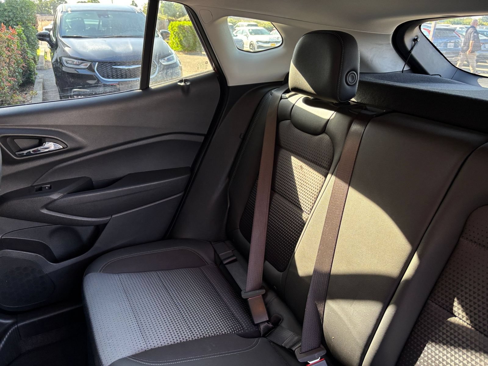 Used 2025 Chevrolet Trax LT FWD image 71