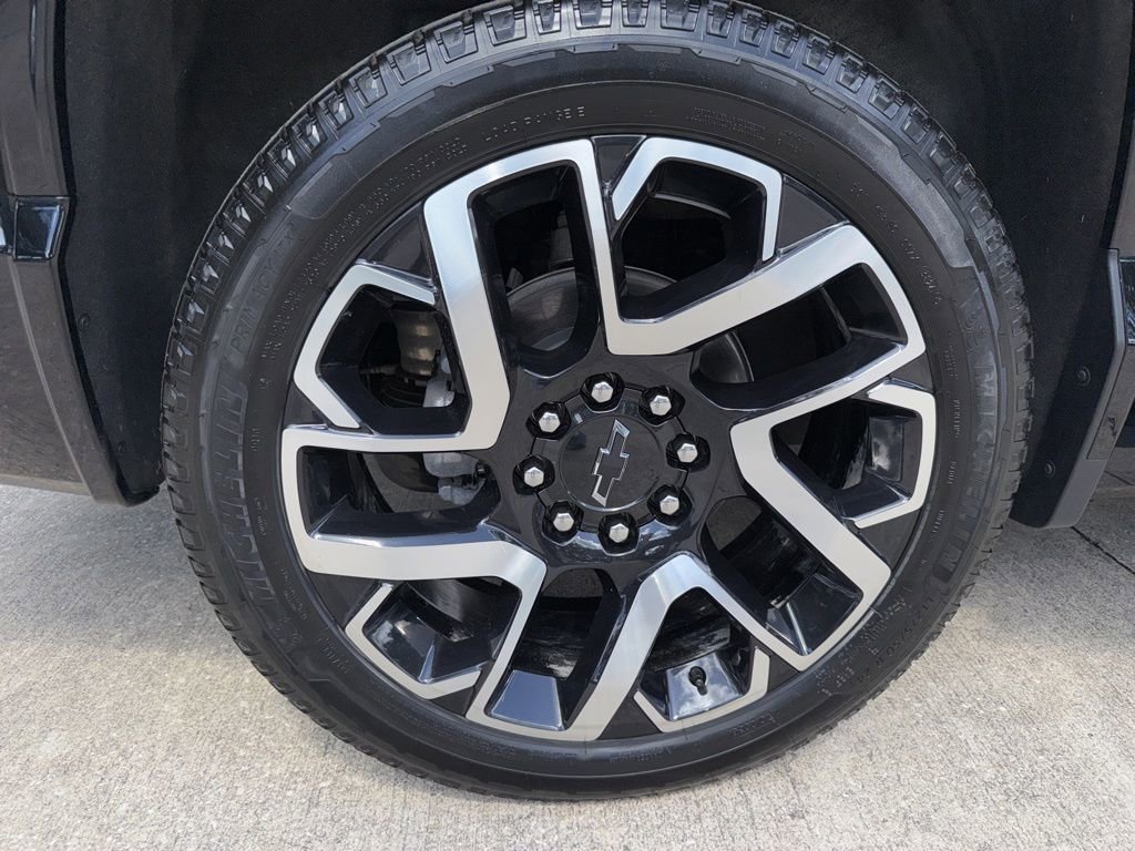 Used 2025 Chevrolet Silverado EV RST AWD/4WD image 61