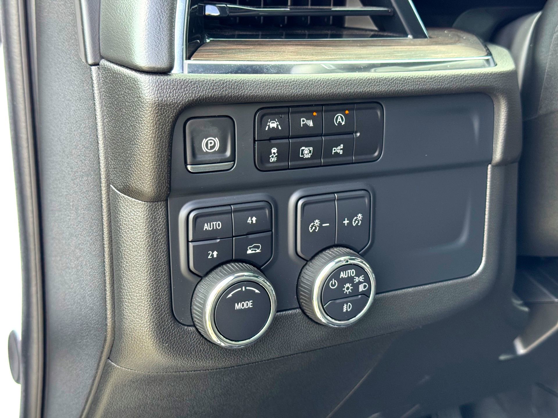 Used 2025 Chevrolet Tahoe LT w/ Comfort Package image 14