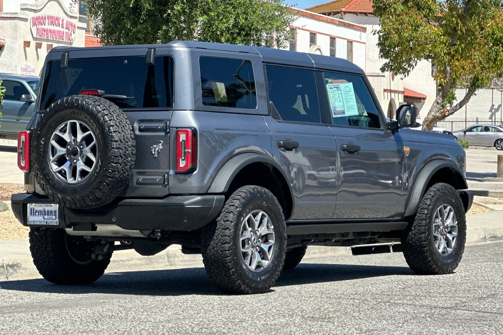 Used 2025 Ford Bronco Badlands AWD/4WD image 4