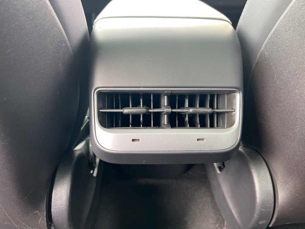 Used 2020 Tesla Model Y Long Range image 31