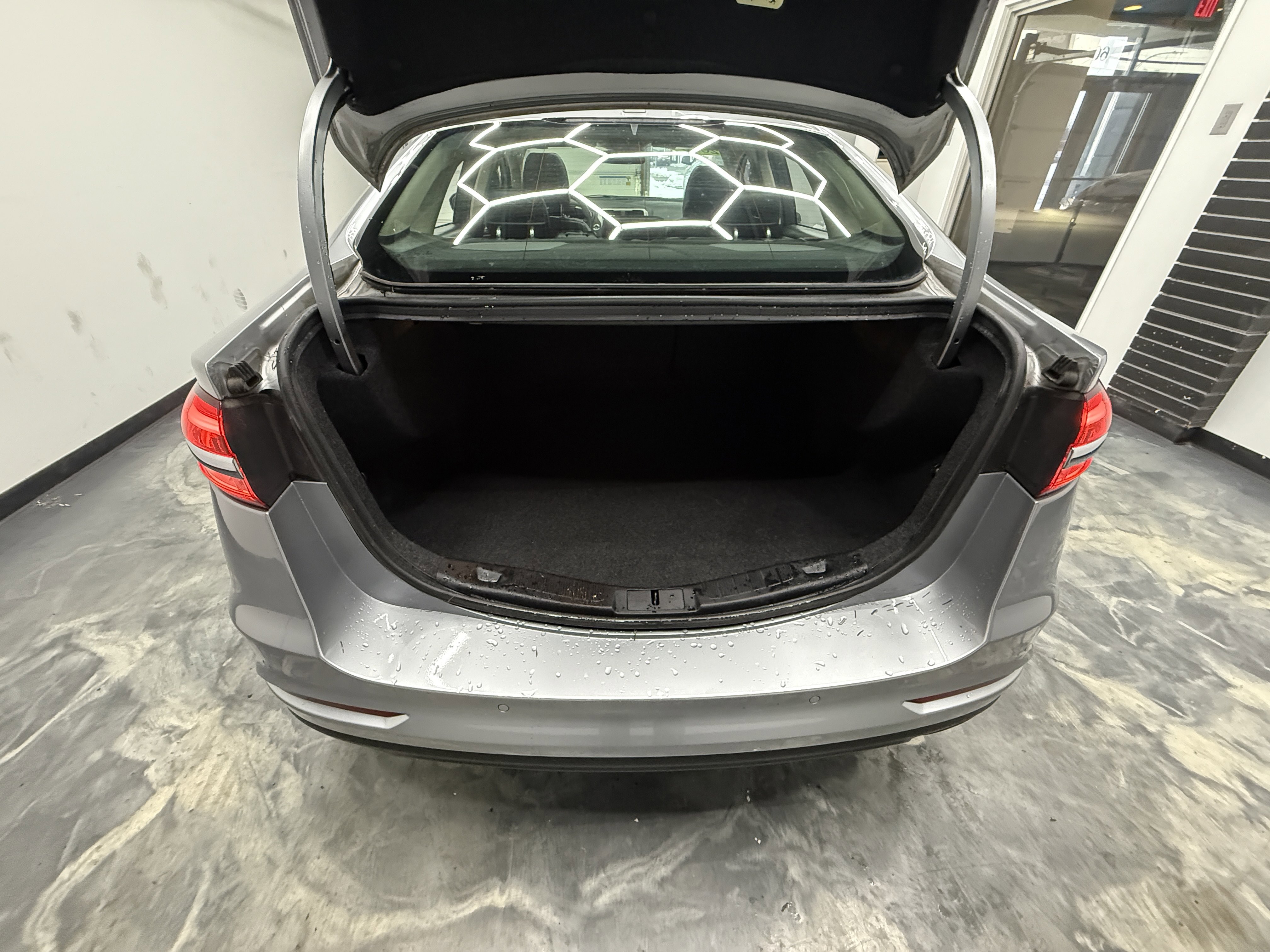 Used 2020 Ford Fusion SEL image 31