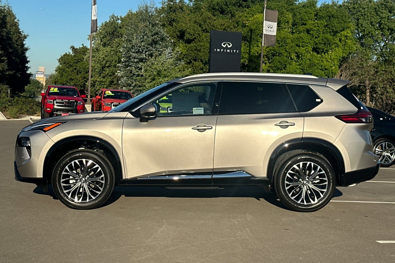 New 2026 Nissan Rogue Platinum image 7