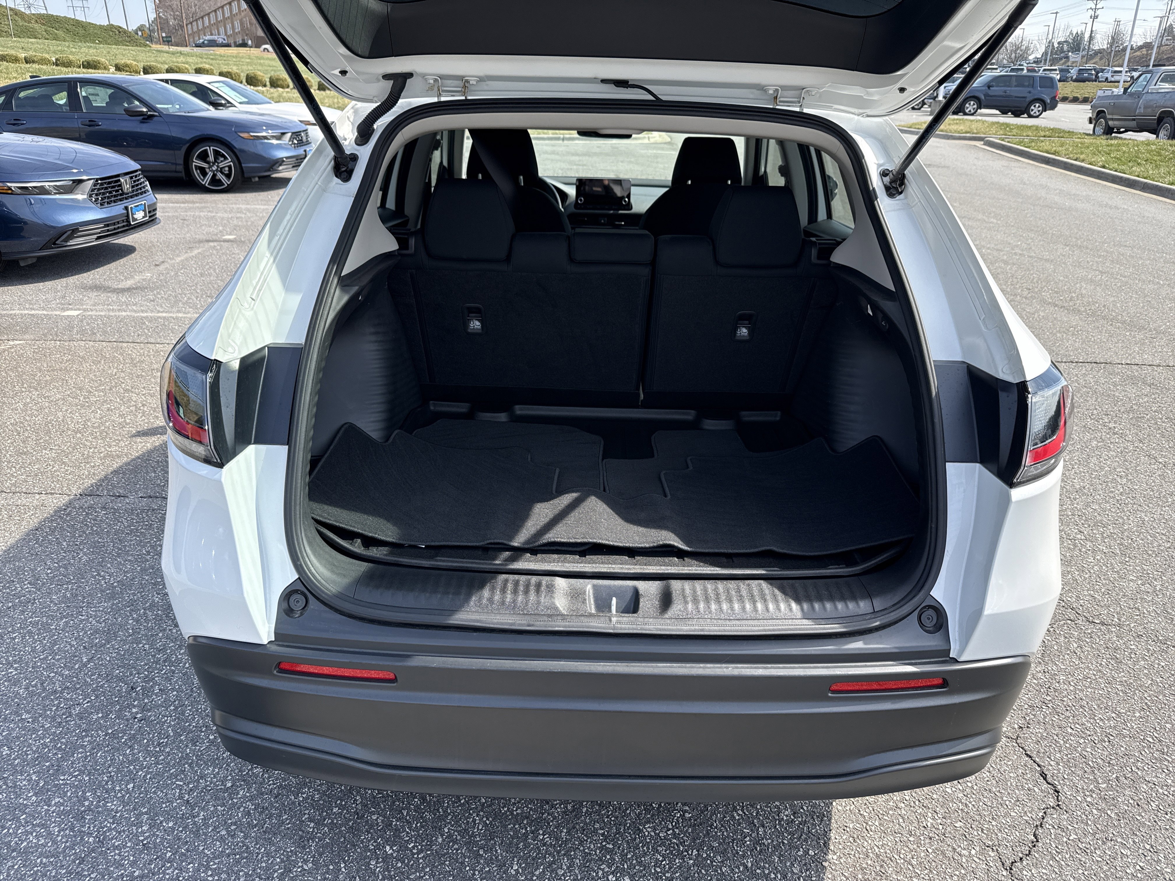 Certified 2023 Honda HR-V LX image 32