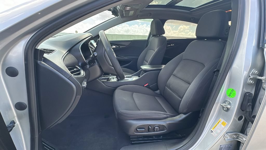 Used 2021 Chevrolet Malibu LT FWD image 4