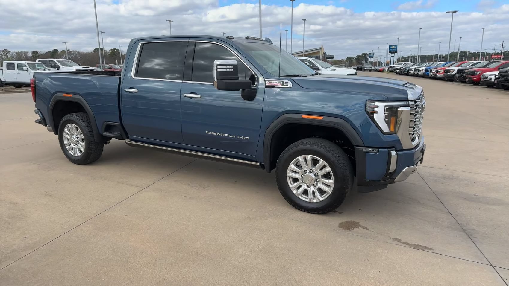 Used 2024 GMC Sierra 2500 Denali w/ Denali Reserve Package AWD/4WD image 3