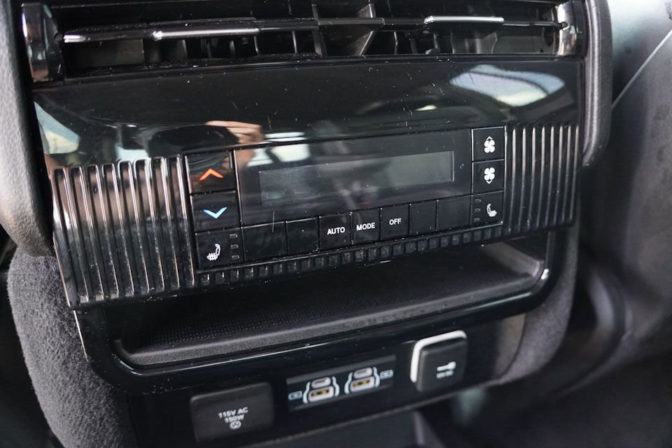 Used 2024 Jeep Wagoneer Series II w/ Flexible Seating Group image 19