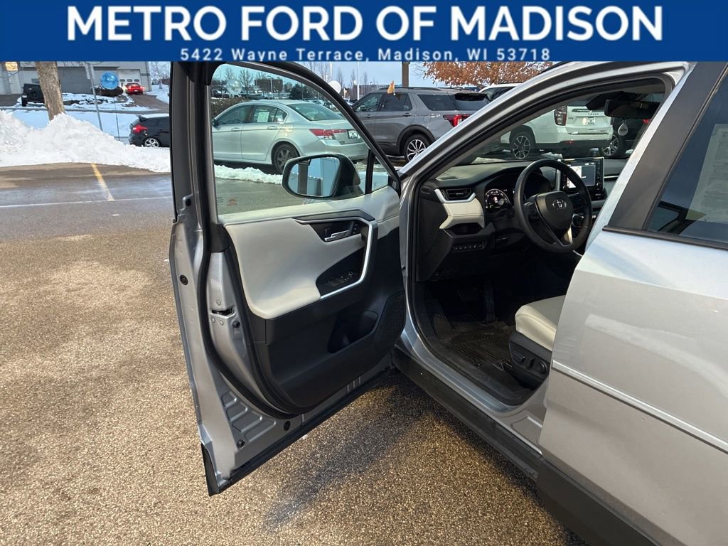 Used 2021 Toyota RAV4 Limited image 10