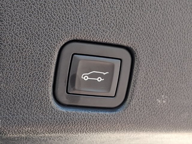 Used 2025 Chevrolet Traverse High Country w/ LPO, Floor Liner Package FWD image 34