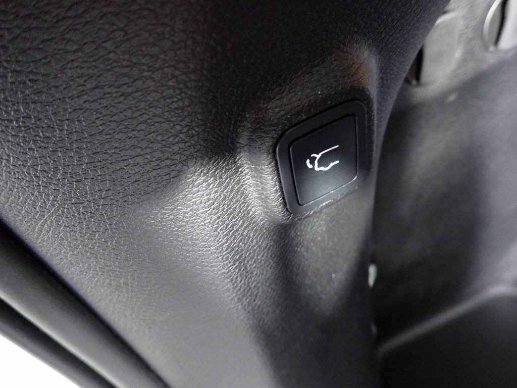 Used 2019 Jeep Cherokee Limited w/ Technology Group image 18