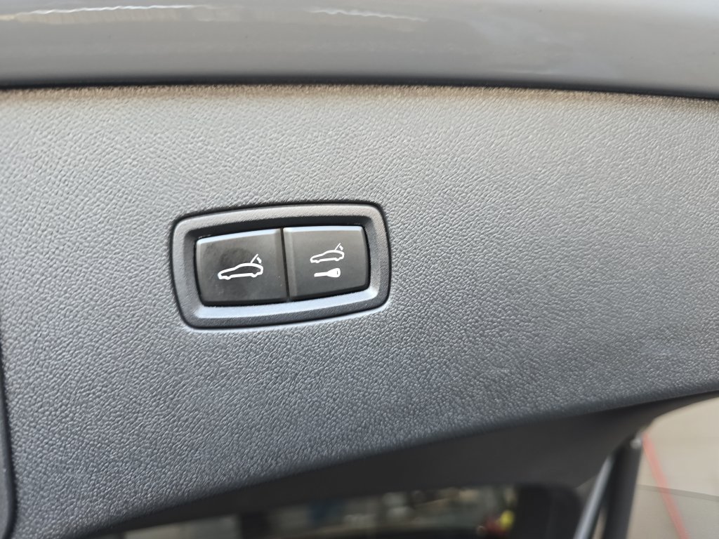 Used 2024 Porsche Cayenne Turbo GT AWD/4WD image 16