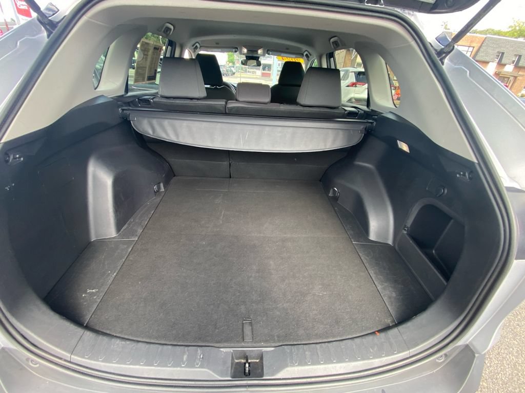 Used 2024 Toyota RAV4 XLE AWD/4WD image 28