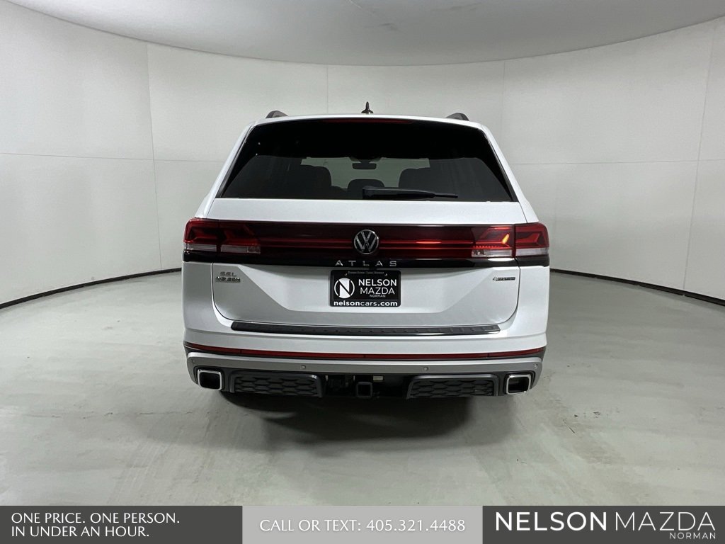 Used 2024 Volkswagen Atlas Peak Edition SEL image 9