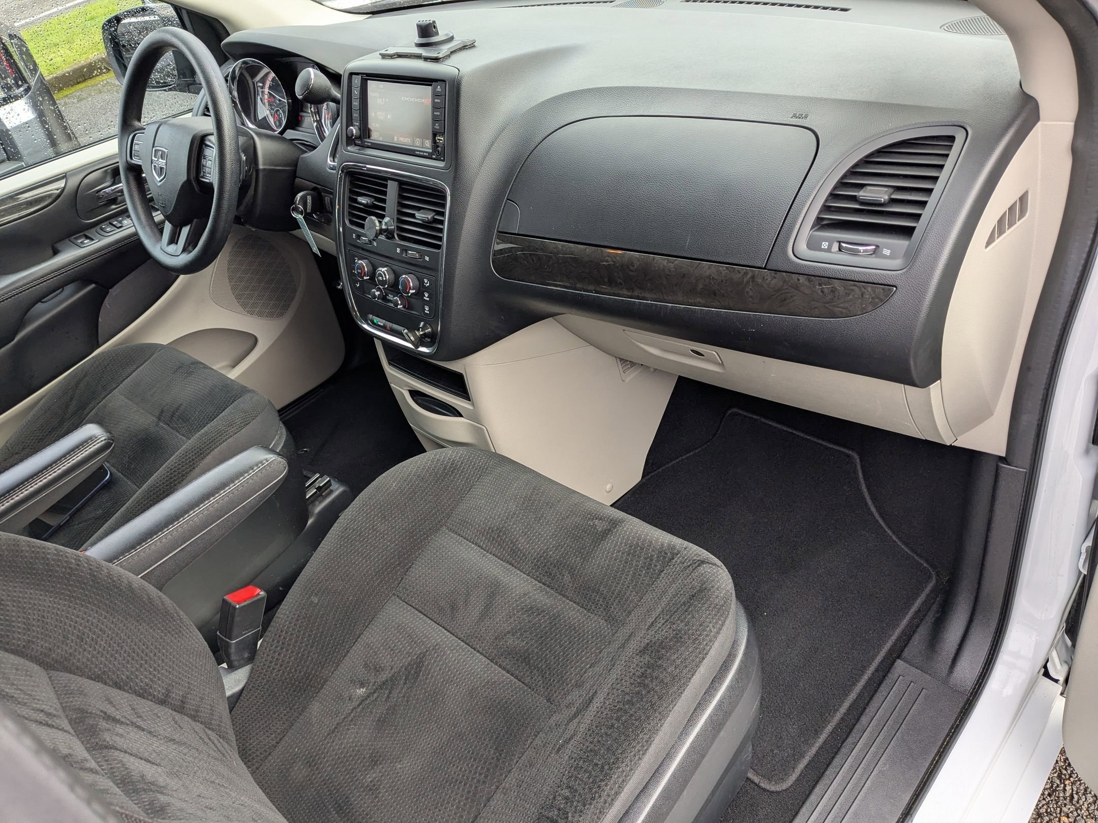 Used 2019 Dodge Grand Caravan SE image 29