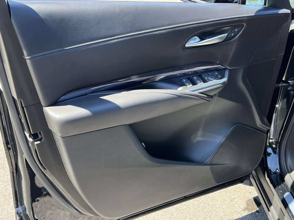 Used 2022 Cadillac XT4 Luxury w/ Cold Weather Package AWD/4WD image 18