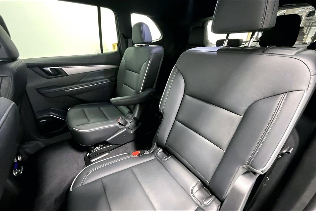 Used 2025 Buick Enclave Preferred FWD image 33