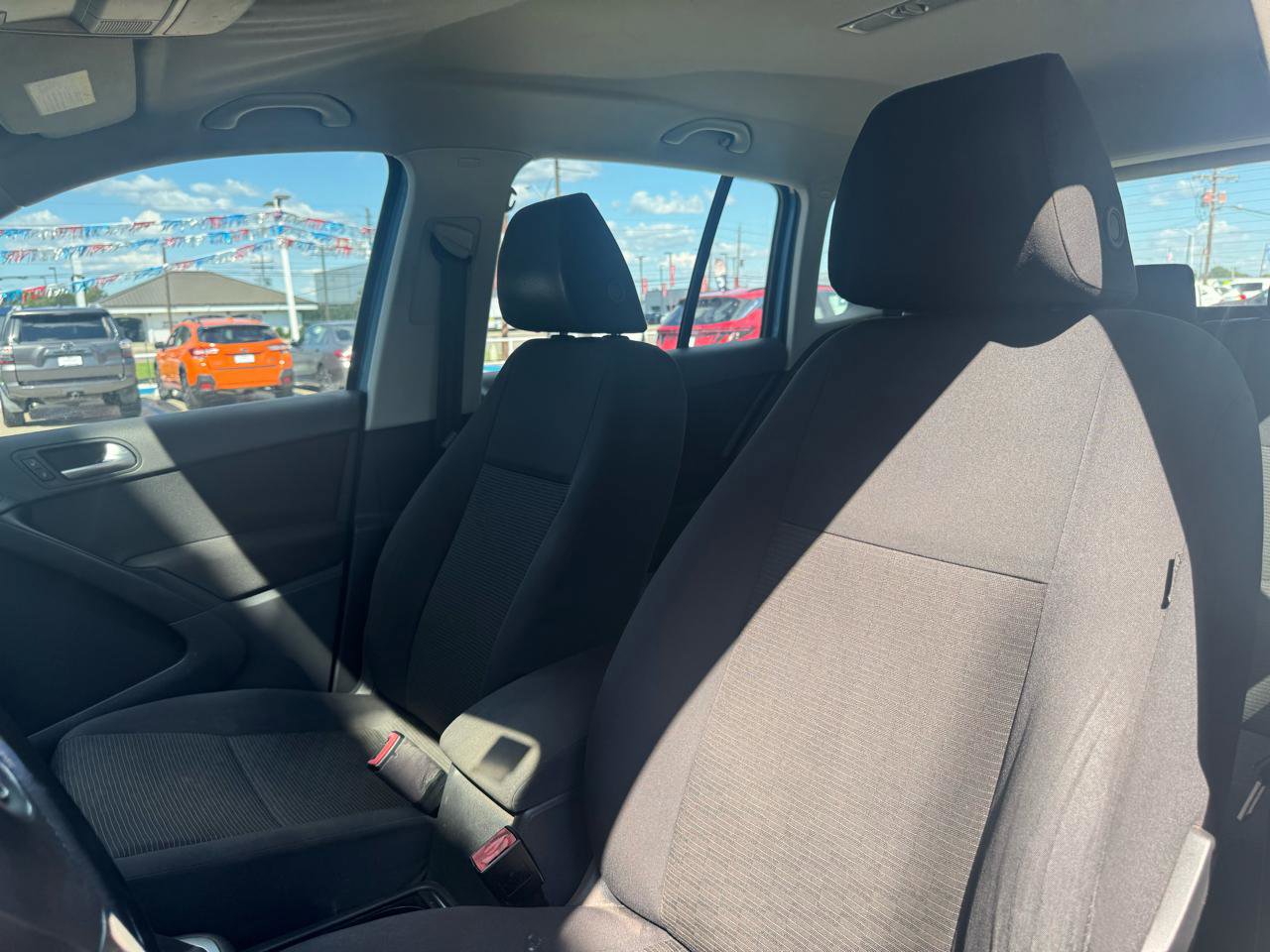 Used 2017 Volkswagen Tiguan Limited w/ Premium Package image 29