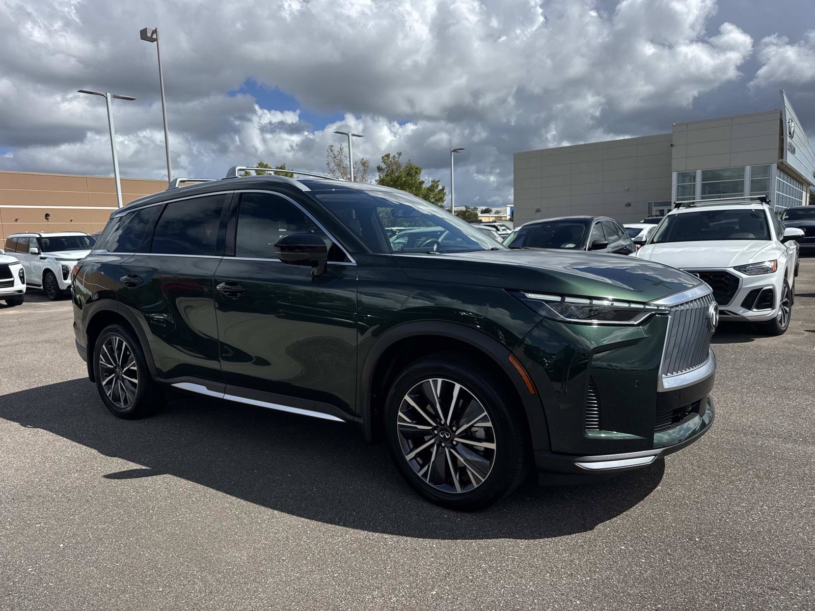 Certified 2026 INFINITI QX60 Luxe w/ Cargo Package FWD image 3