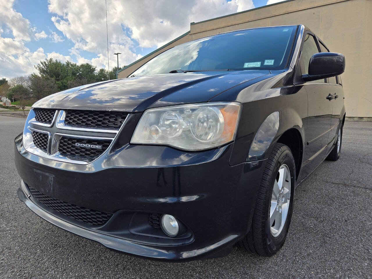 Used 2012 Dodge Grand Caravan Crew FWD image 1