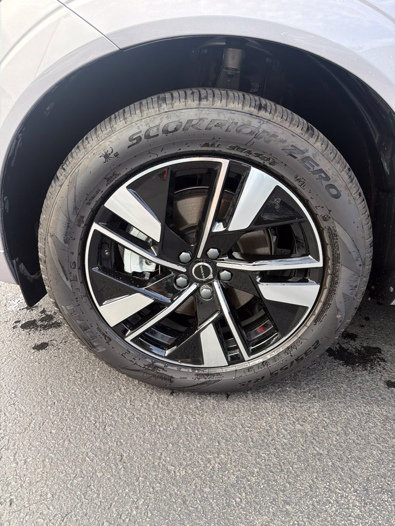 Used 2026 Volvo XC60 B5 Plus w/ Protection Package Premier AWD/4WD image 4
