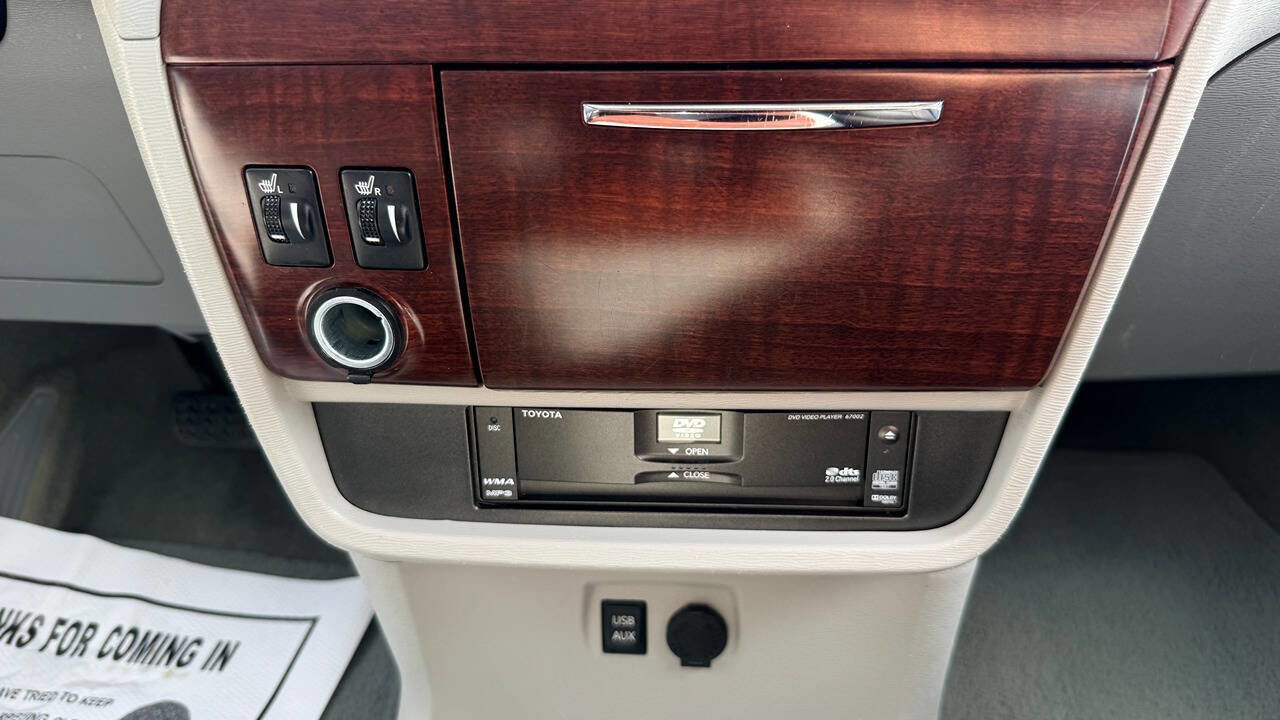 Used 2012 Toyota Sienna Limited w/ Premium Pkg image 41