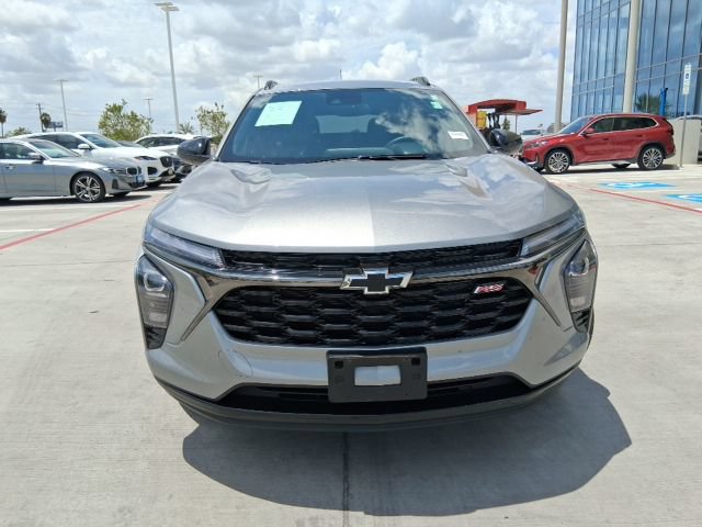 Used 2024 Chevrolet Trax RS w/ Driver Confidence Package FWD image 2
