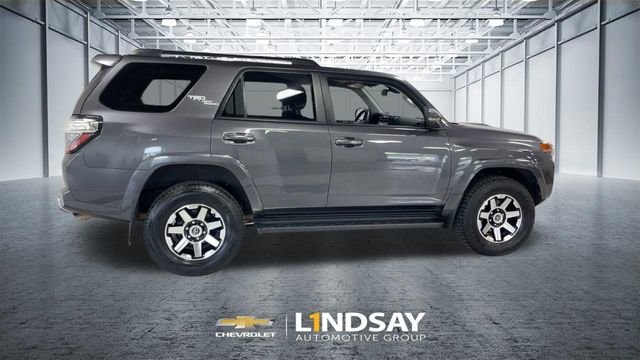 Used 2022 Toyota 4Runner TRD Off-Road Premium AWD/4WD image 2