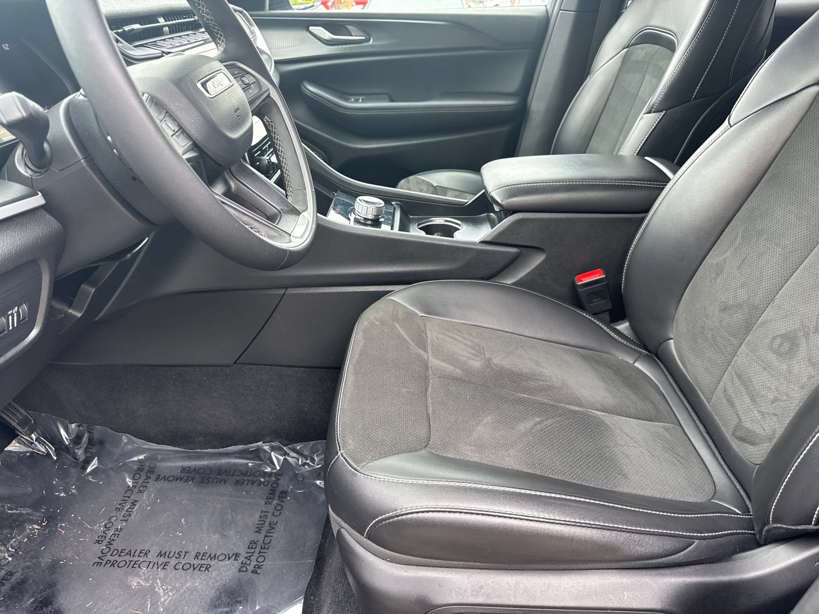 Used 2025 Jeep Grand Cherokee Altitude AWD/4WD image 9