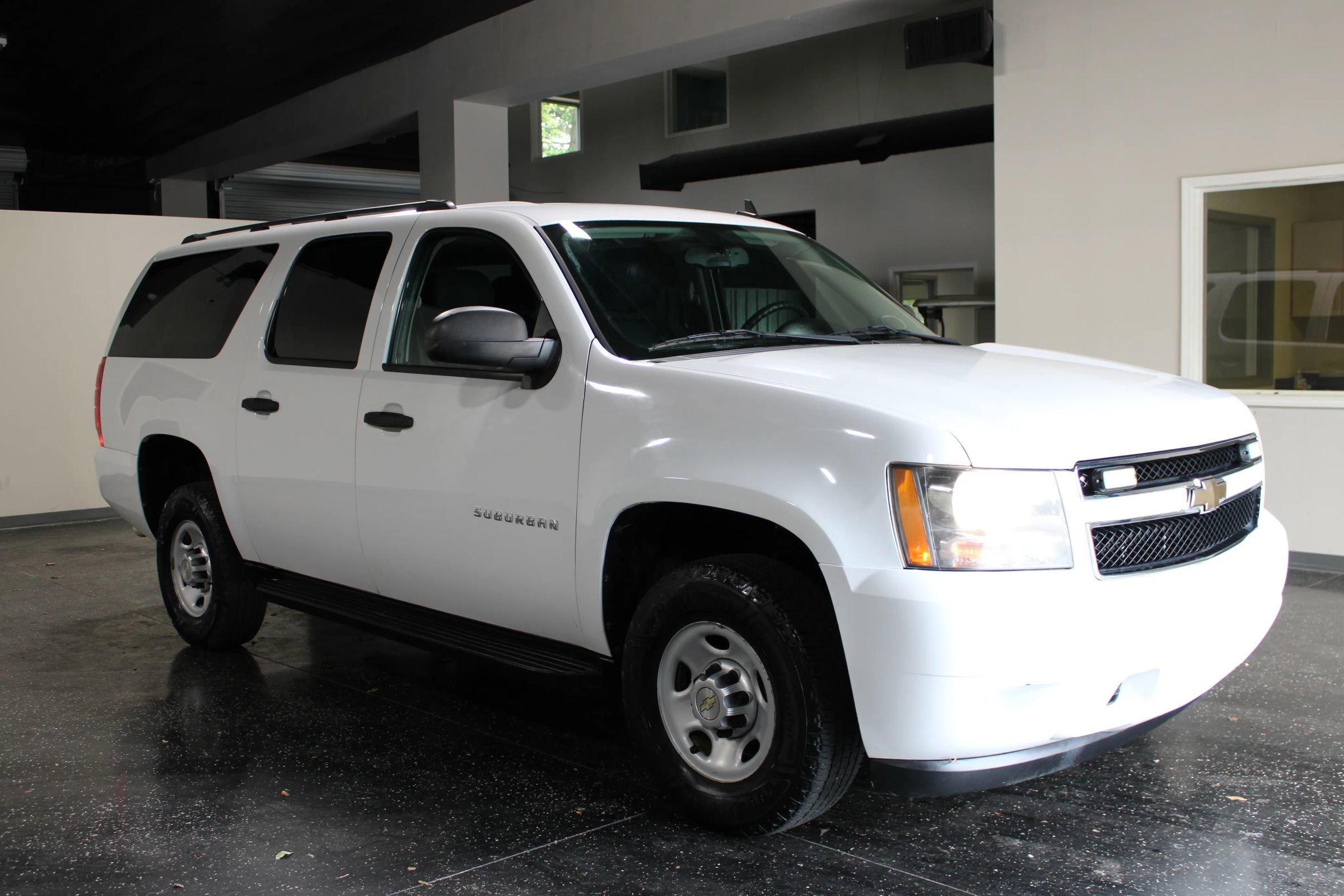 Used 2011 Chevrolet Suburban 2500 RWD image 32