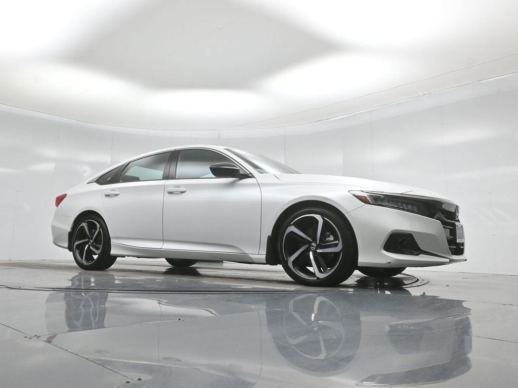 Used 2022 Honda Accord Sport image 2