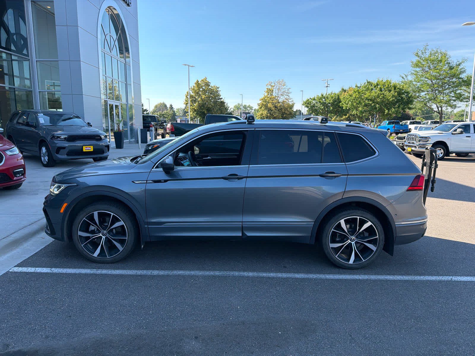 Used 2022 Volkswagen Tiguan SEL R-Line AWD/4WD image 4