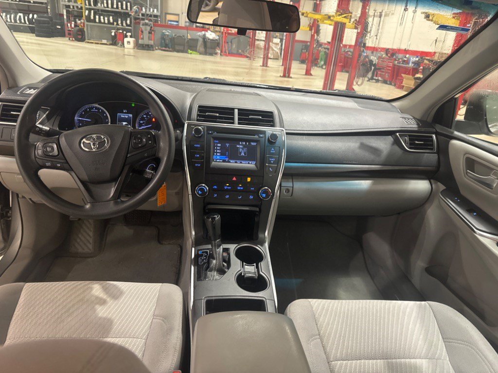 Used 2017 Toyota Camry LE FWD image 6