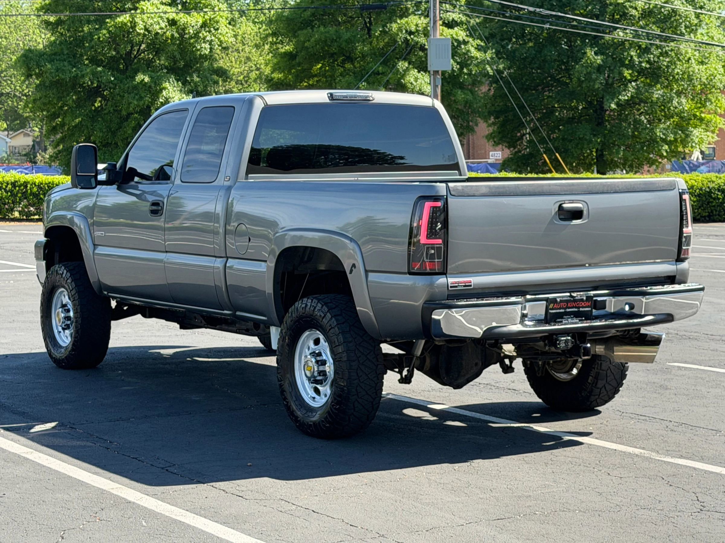 Used 2006 Chevrolet Silverado 2500 LT w/ Heavy-Duty Power Package image 8