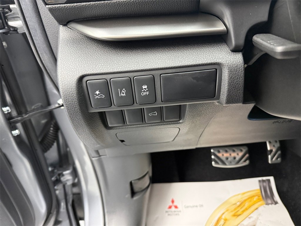 New 2026 Mitsubishi Eclipse Cross Black Edition image 27