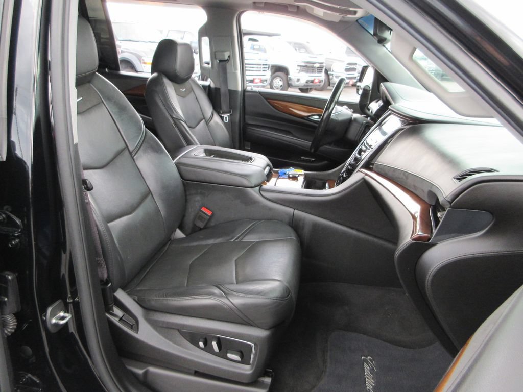 Used 2016 Cadillac Escalade ESV Luxury AWD/4WD image 24