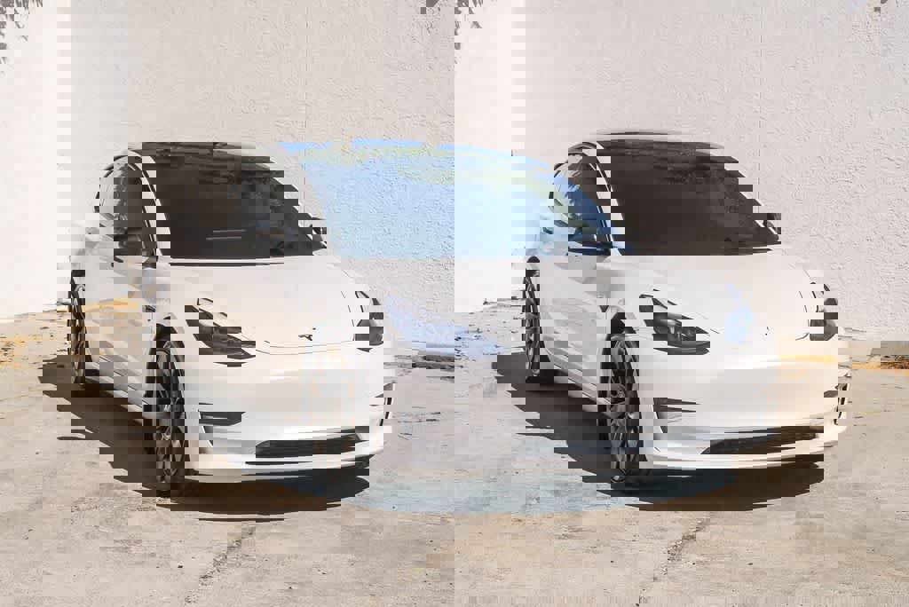 Used 2021 Tesla Model 3 Performance image 3