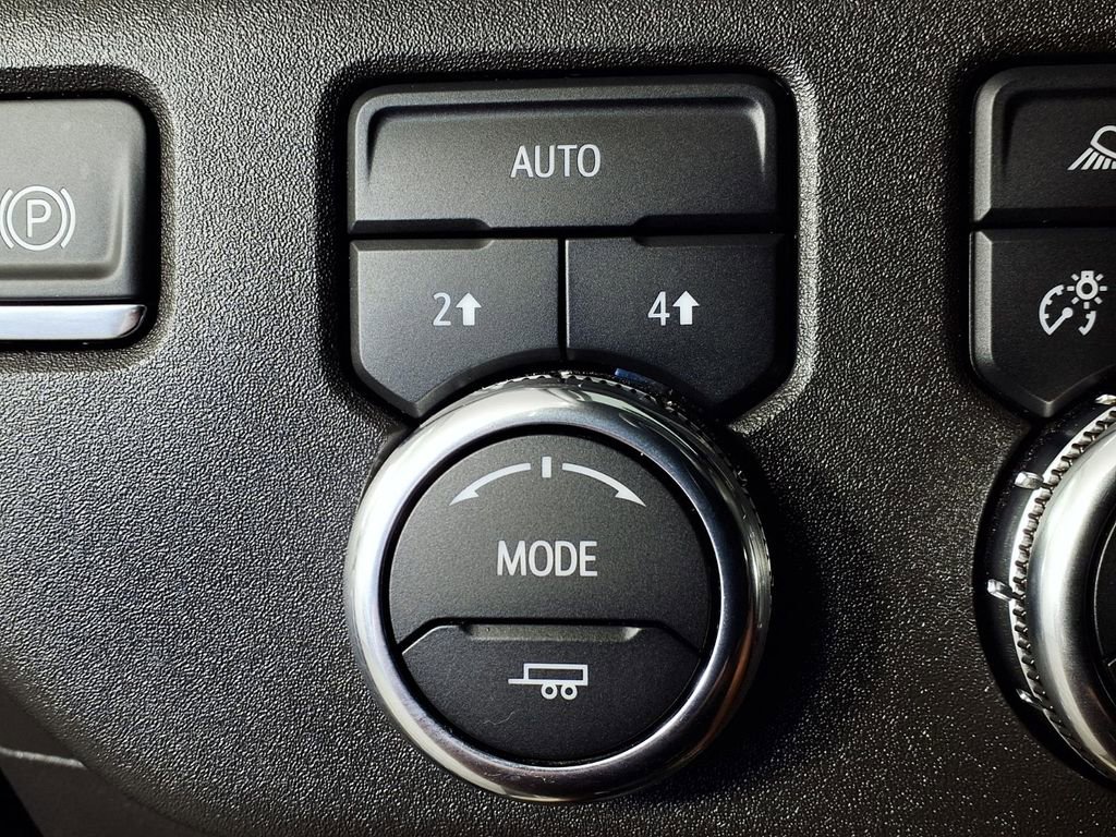 Used 2025 GMC Sierra 1500 SLT AWD/4WD image 17