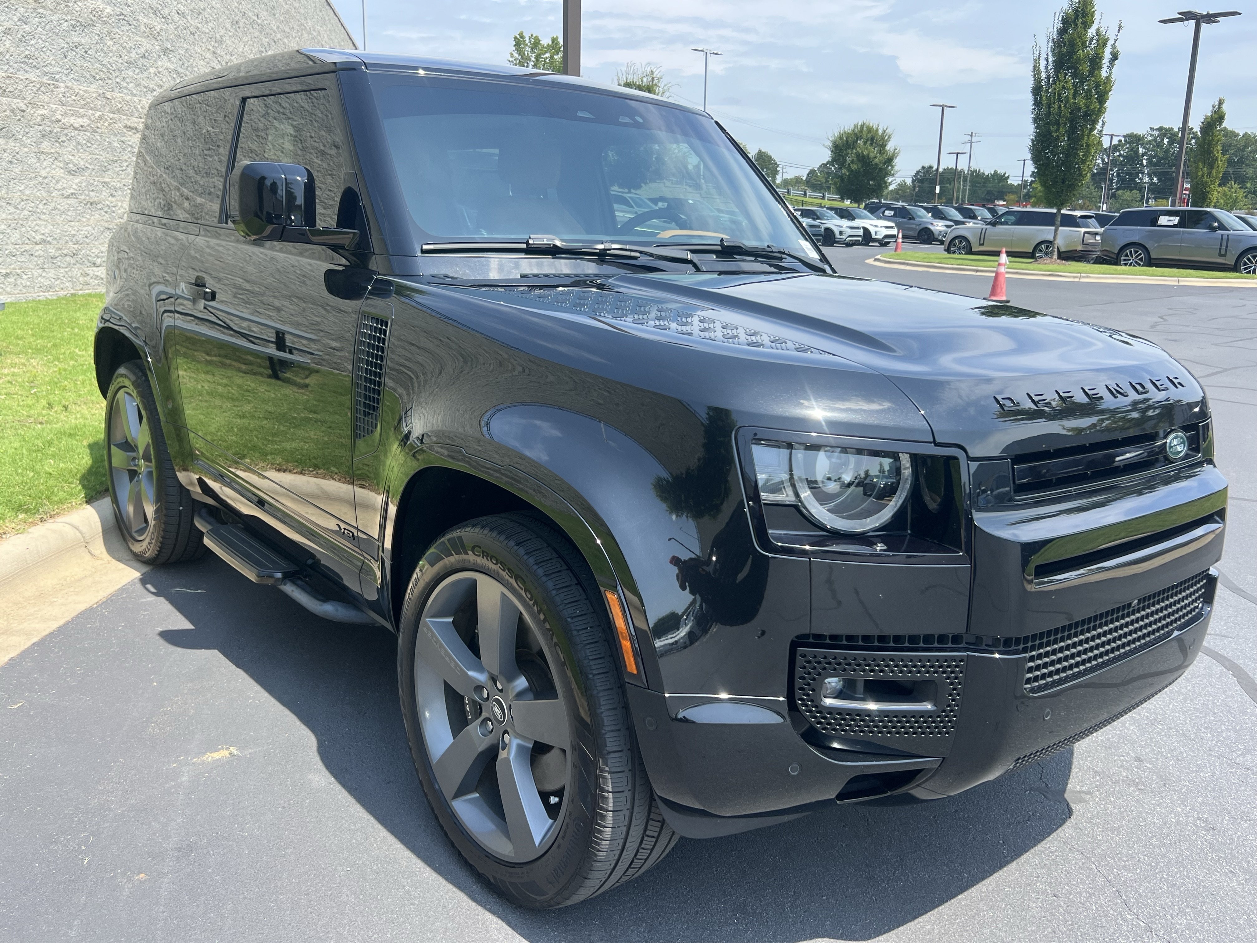 Certified 2024 Land Rover Defender 90 V8 AWD/4WD image 9