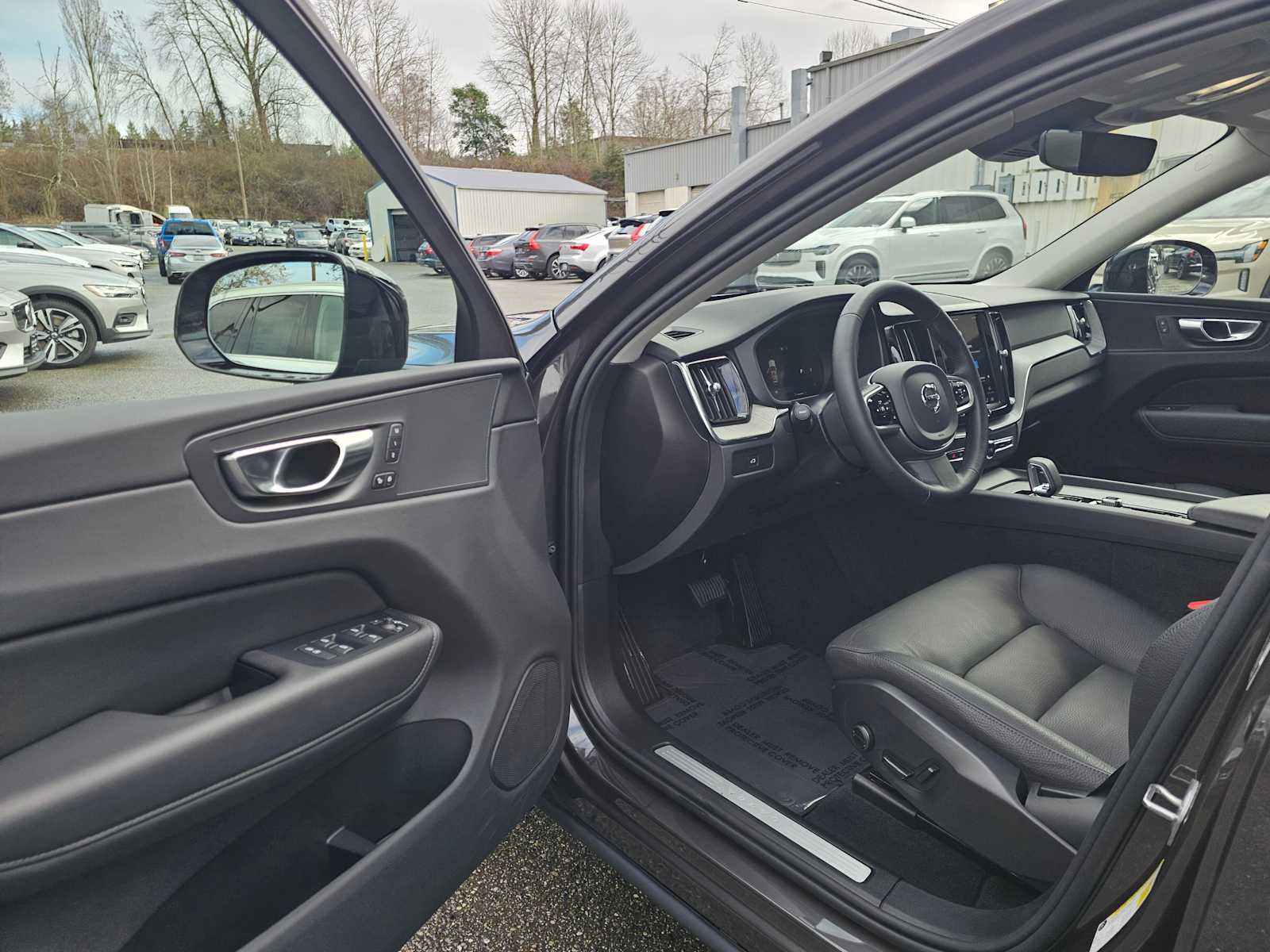 Certified 2025 Volvo XC60 B5 Plus image 22