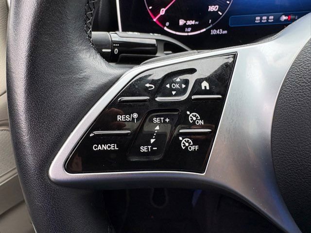 Used 2025 Mercedes-Benz C 300 Sedan image 5