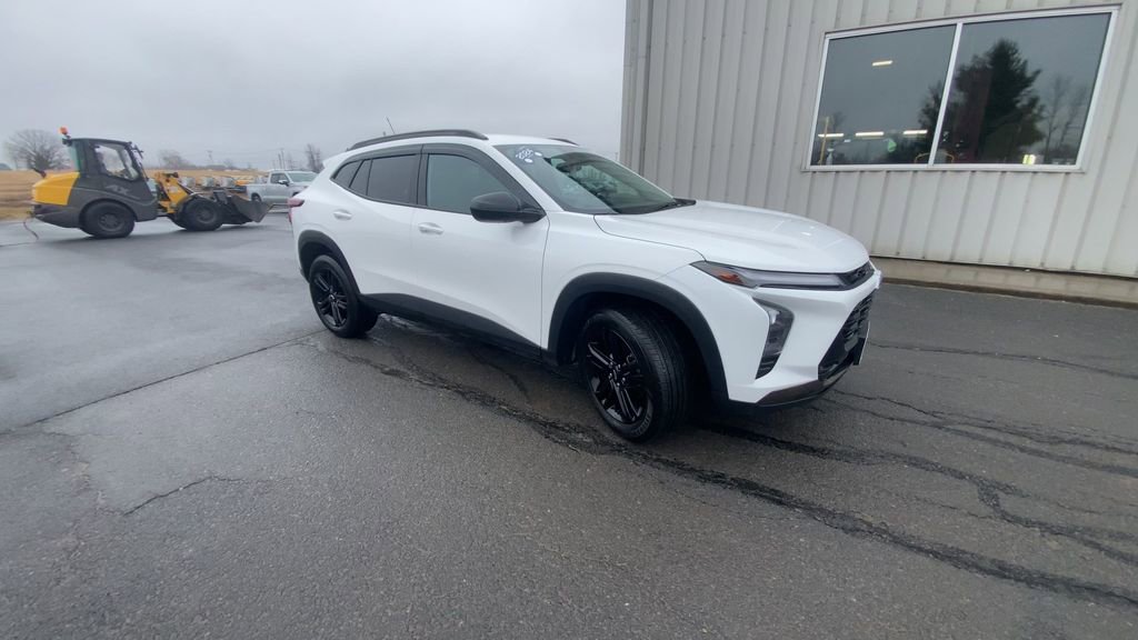 Certified 2024 Chevrolet Trax ACTIV w/ Driver Confidence Package image 2