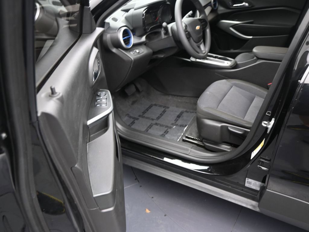 Used 2025 Chevrolet Trax LS image 10