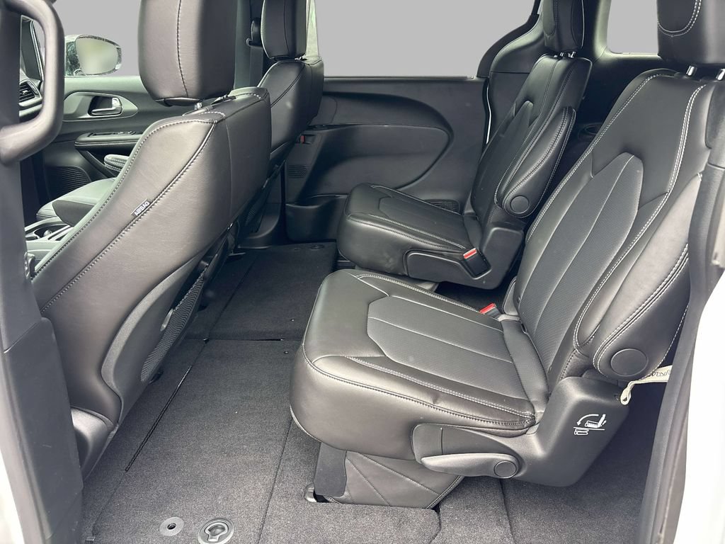 New 2027 Chrysler Pacifica Select AWD/4WD image 7