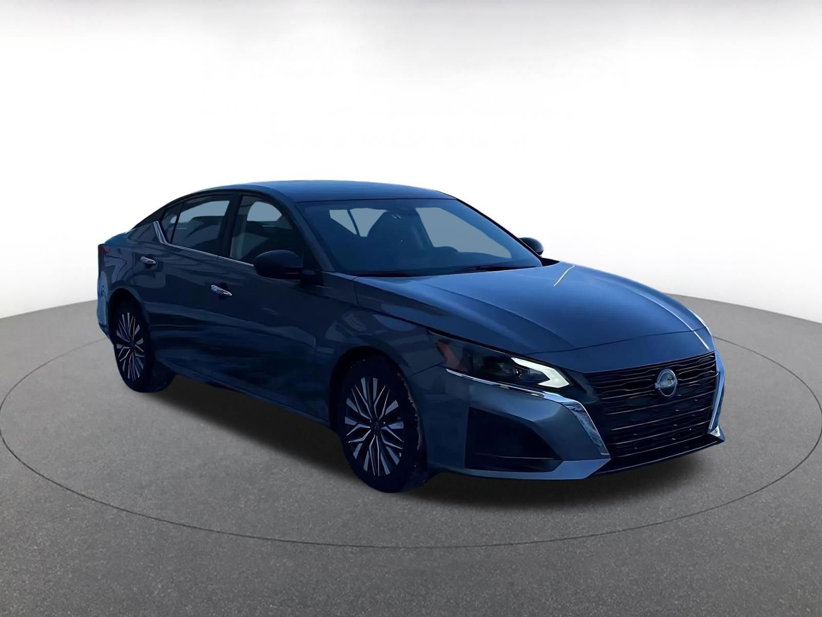 Used 2025 Nissan Altima 2.5 SV image 3