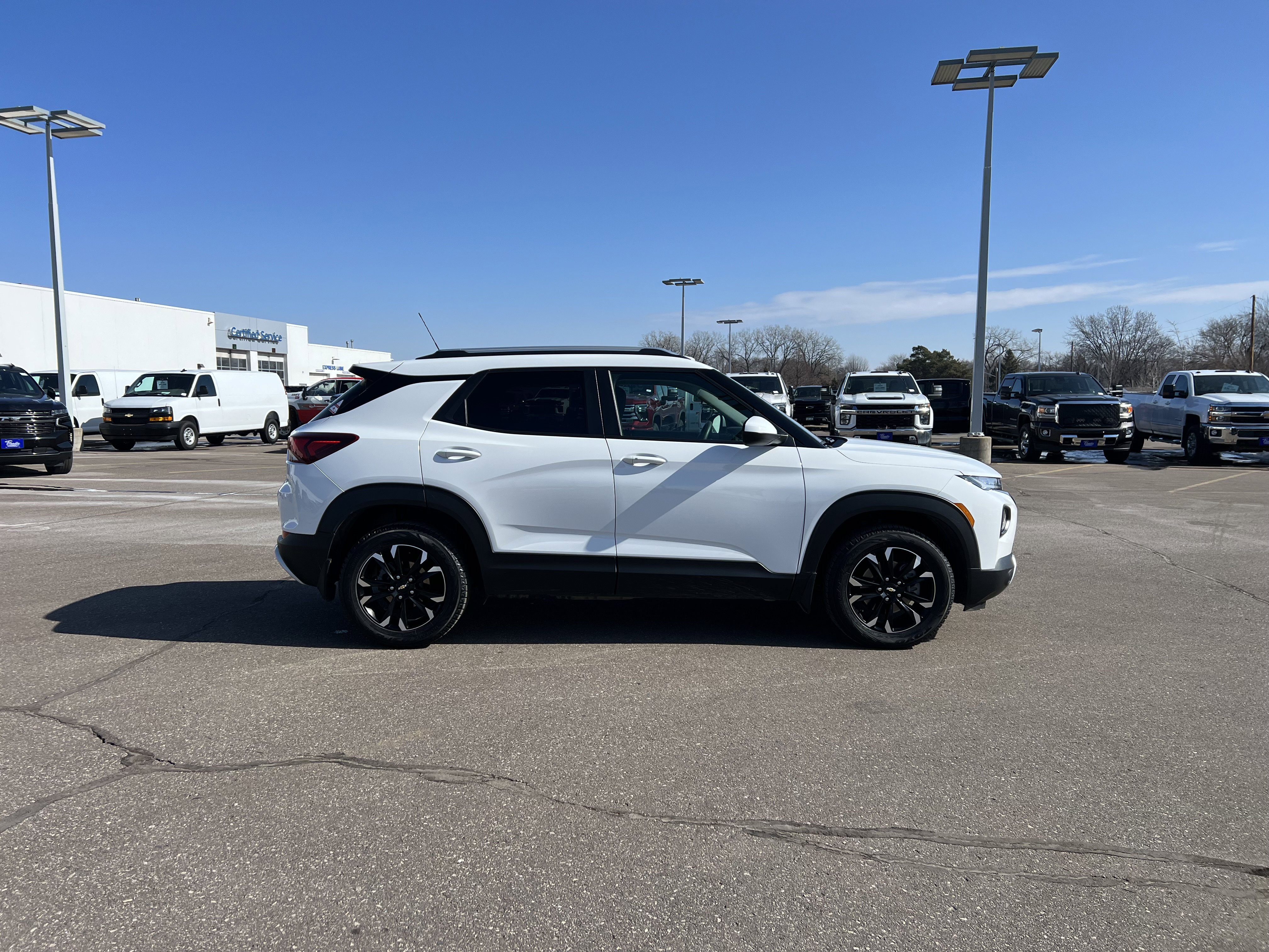 Used 2022 Chevrolet TrailBlazer LT w/ Convenience Package image 9