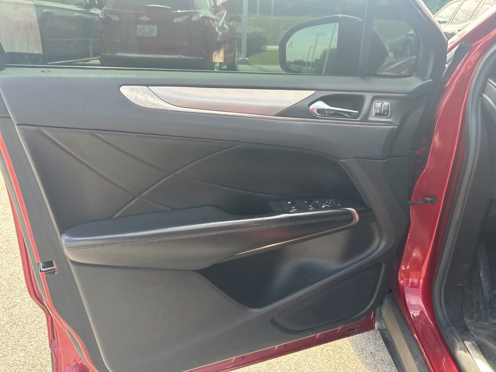 Used 2017 Lincoln MKC Reserve FWD image 10