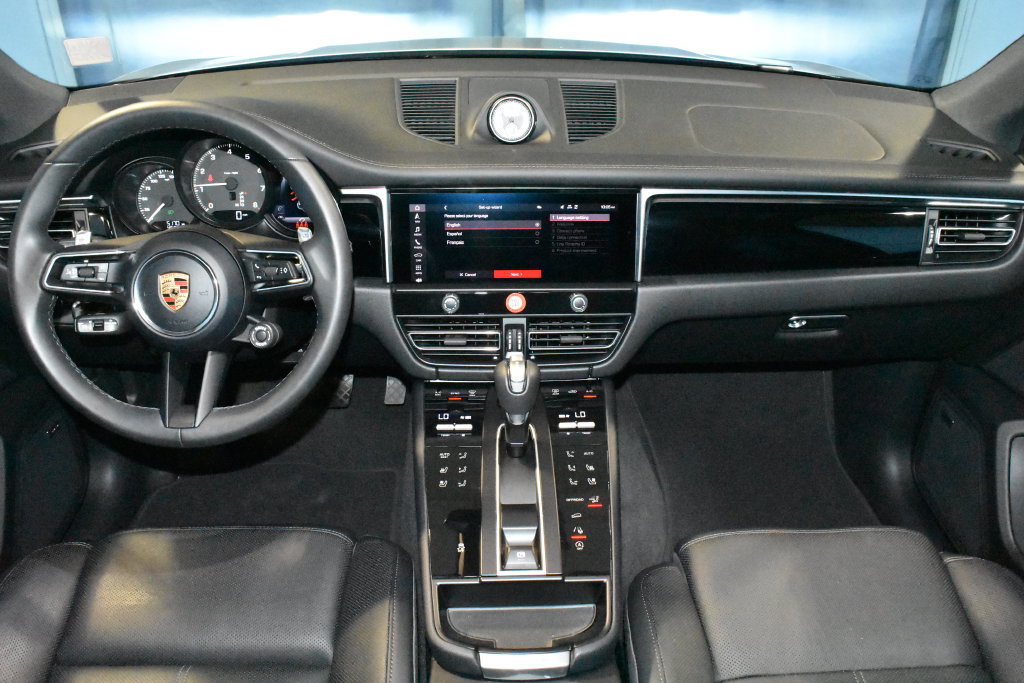 Certified 2026 Porsche Macan AWD/4WD image 9