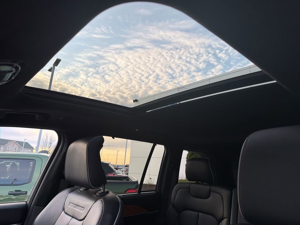 Used 2022 Jeep Grand Cherokee Summit image 8