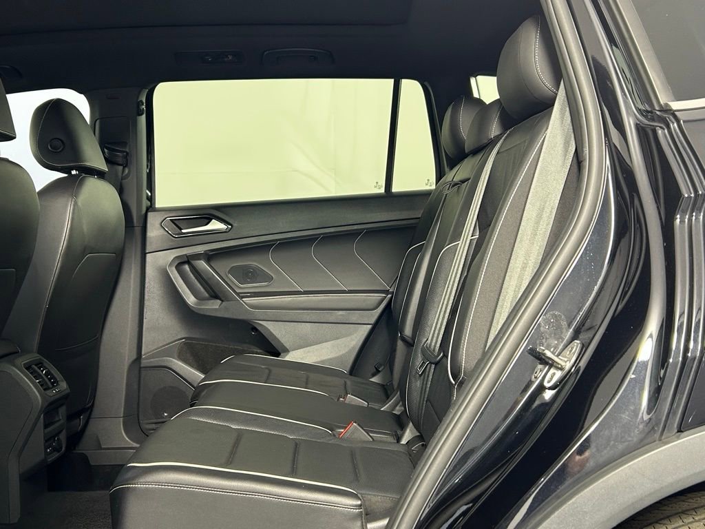 Used 2022 Volkswagen Tiguan SEL R-Line image 17