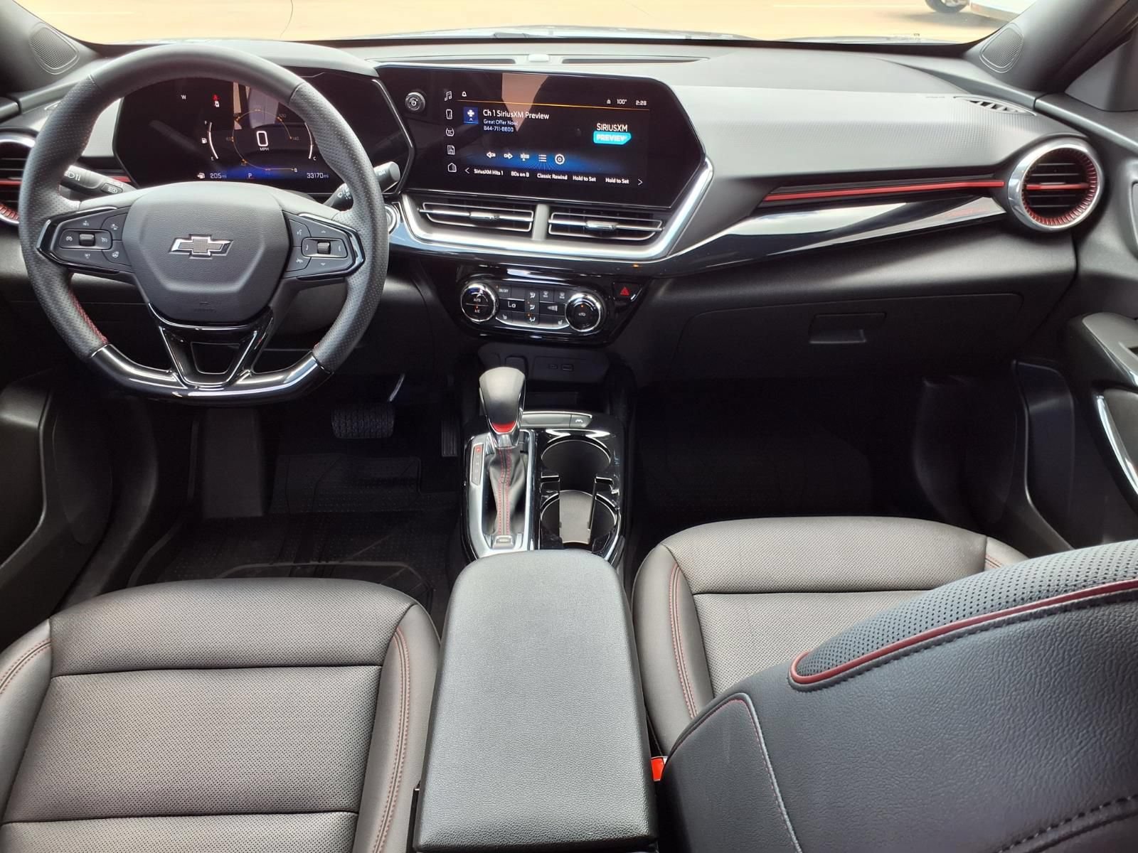 Used 2025 Chevrolet Trax RS w/ Sunroof Package FWD image 9